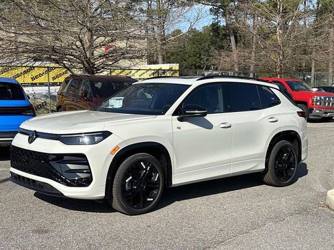 New 2026 Volkswagen Tiguan SE R-Line FWD image 28