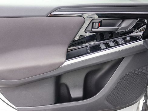 Certified 2023 Subaru Solterra AWD image 23