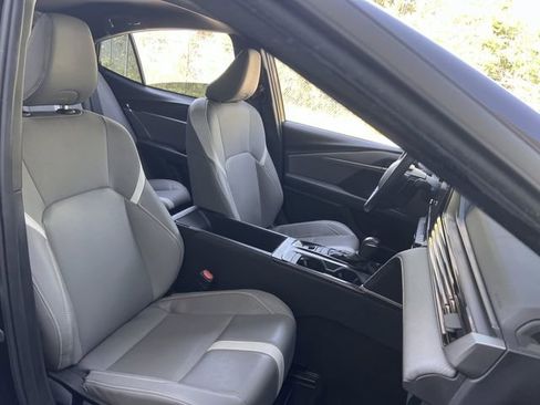 Used 2025 Toyota Camry SE image 30