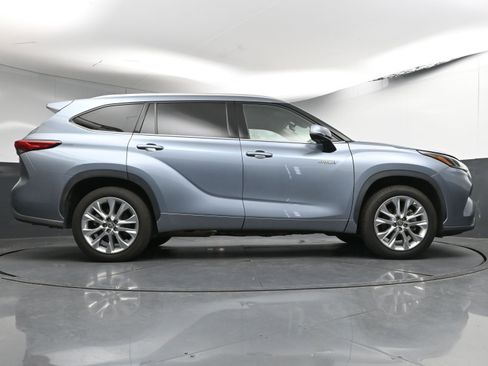 Used 2020 Toyota Highlander Limited image 28