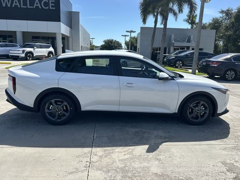 New 2025 Kia K4 LXS image 5