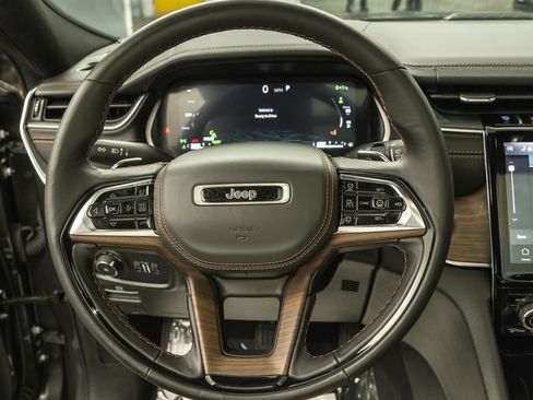 Used 2022 Jeep Grand Cherokee Summit w/ Advanced Protech Group IV AWD/4WD image 24