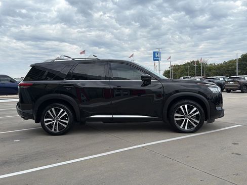 Used 2024 Nissan Pathfinder Platinum w/ Cargo Package image 6