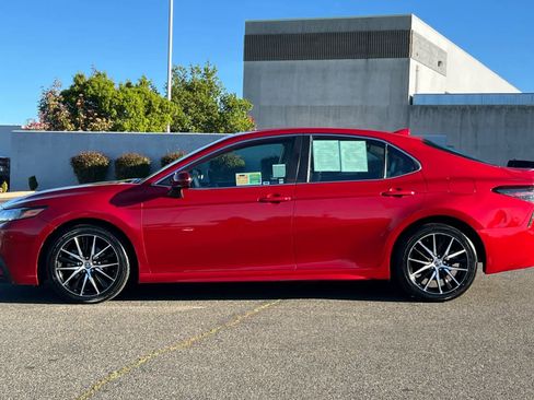 Used 2022 Toyota Camry SE image 9