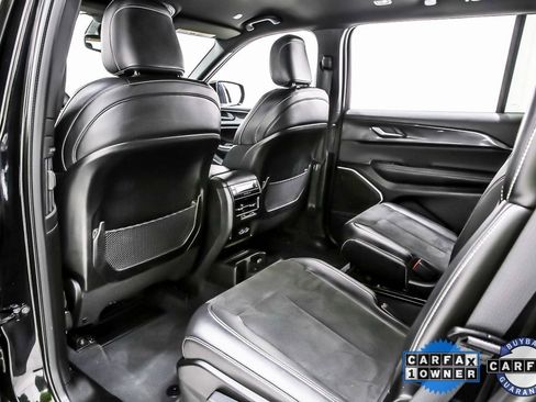 Used 2022 Jeep Grand Cherokee L Laredo image 29