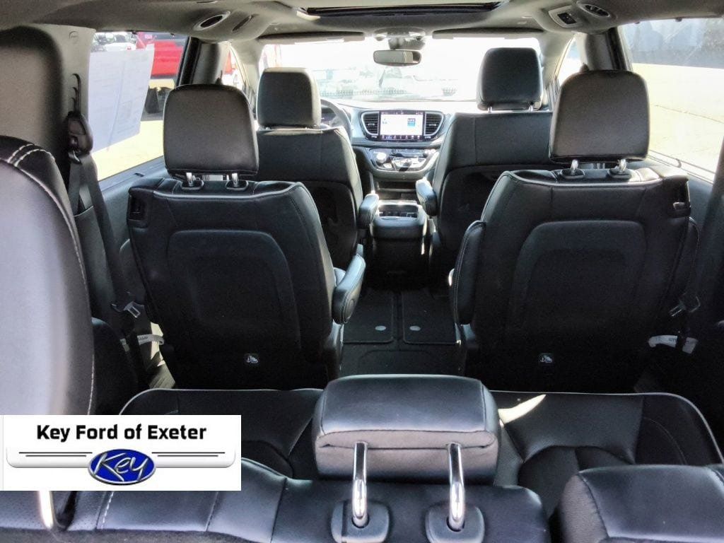 Used 2025 Chrysler Pacifica Limited FWD image 13