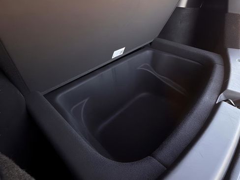 Used 2021 Tesla Model Y Long Range image 26