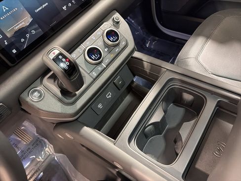 Used 2023 Land Rover Defender 110 X-Dynamic SE image 17