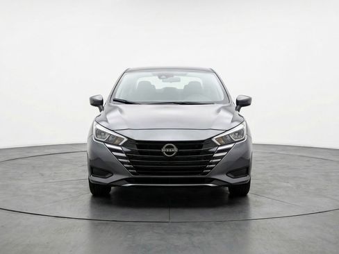 Used 2025 Nissan Versa SV image 2