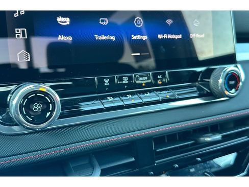 Used 2024 Chevrolet Colorado Z71 w/ Safety Package image 27