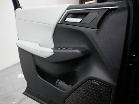 New 2025 Mitsubishi Outlander SE image 15