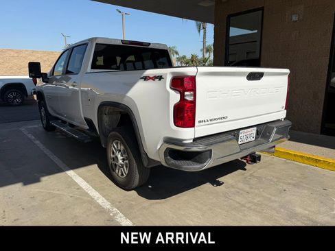 Used 2025 Chevrolet Silverado 2500 LT w/ Convenience Package AWD/4WD image 2