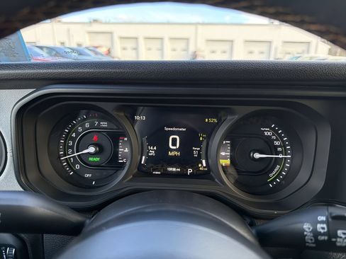 Used 2024 Jeep Wrangler Unlimited AWD/4WD image 23