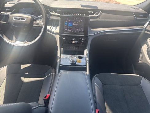 New 2025 Jeep Grand Cherokee Altitude image 16