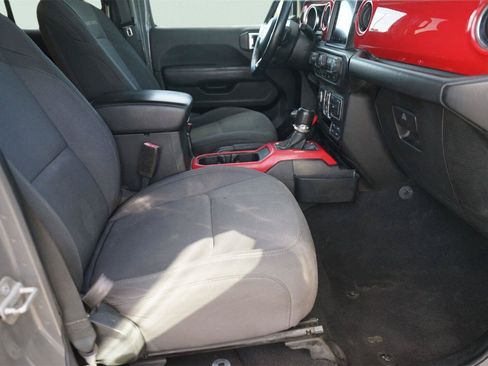 Used 2020 Jeep Gladiator Overland AWD/4WD image 18