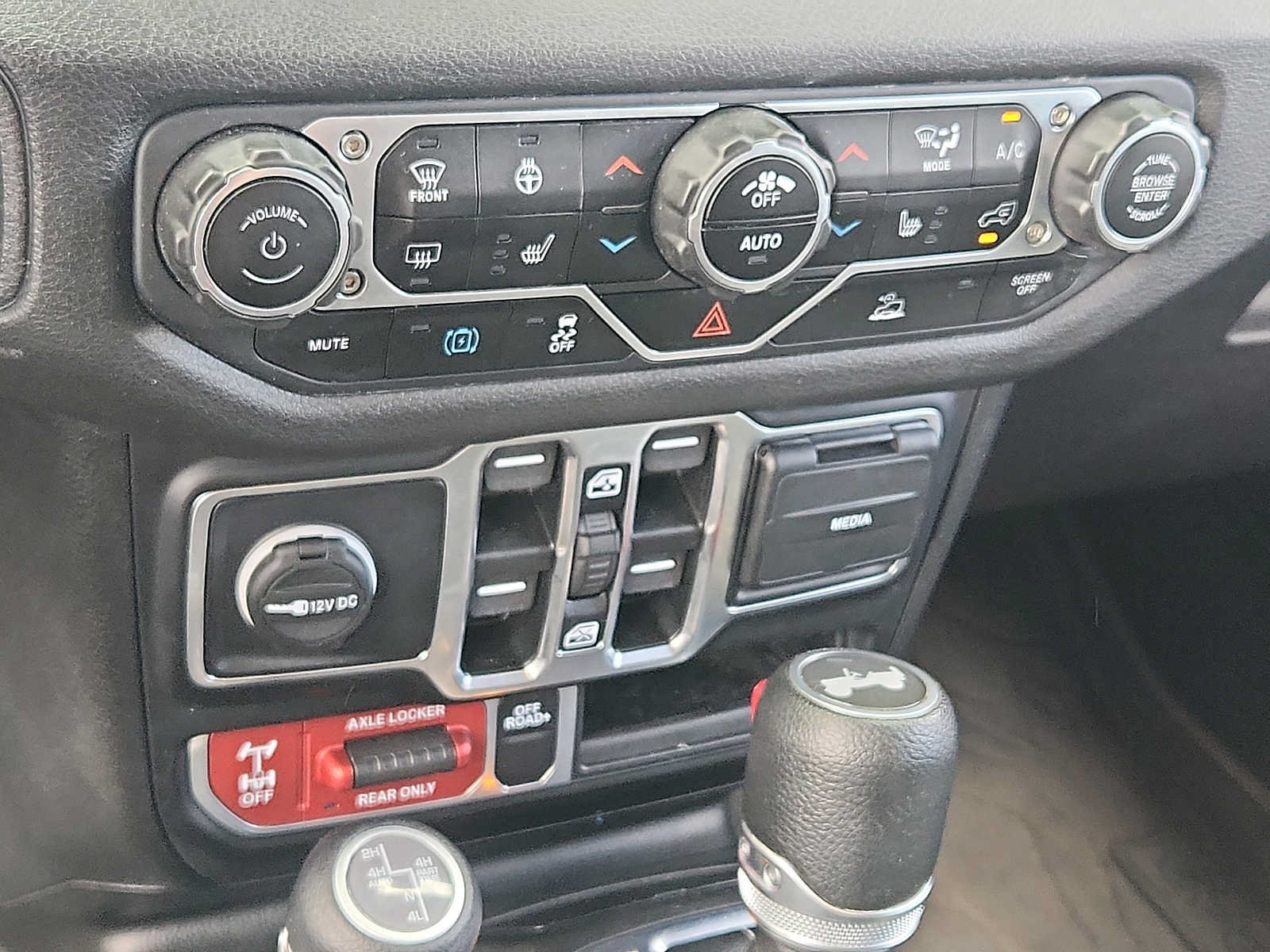 Used 2024 Jeep Wrangler Unlimited AWD/4WD image 15