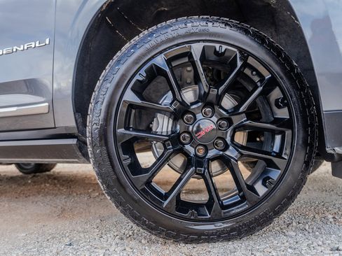 Used 2022 GMC Yukon XL Denali image 13