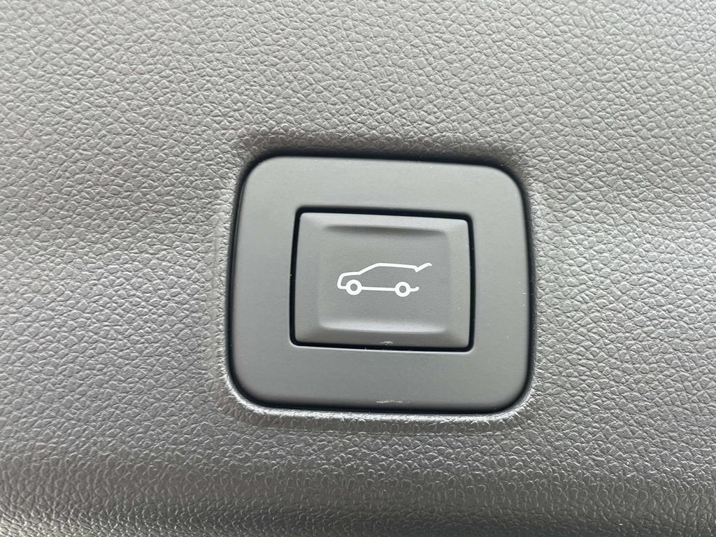 Used 2025 Chevrolet TrailBlazer ACTIV w/ Convenience Package FWD image 12