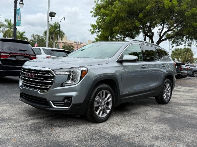 Used 2024 GMC Terrain SLT AWD/4WD image 1