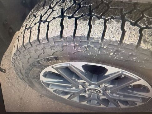 Used 2023 Toyota Tundra Limited image 9