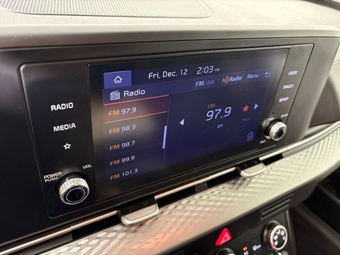 Used 2022 Kia Carnival LX image 25