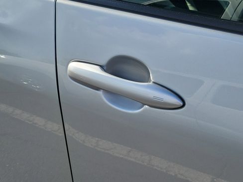 Used 2018 Toyota Prius Three image 6