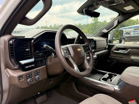 Used 2024 Chevrolet Silverado 3500 LTZ w/ LTZ Convenience Package AWD/4WD image 12