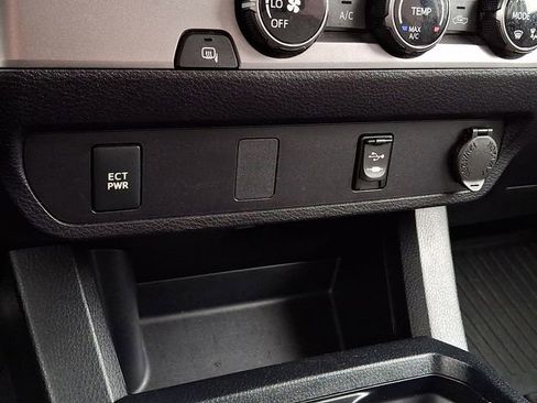 Used 2018 Toyota Tacoma SR w/ SR Convenience Package image 23