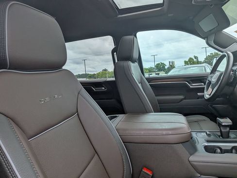 Used 2025 GMC Sierra 1500 Denali AWD/4WD image 27