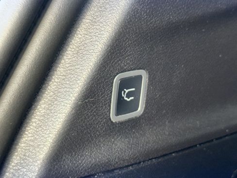 Used 2020 Chrysler Pacifica Touring-L image 6