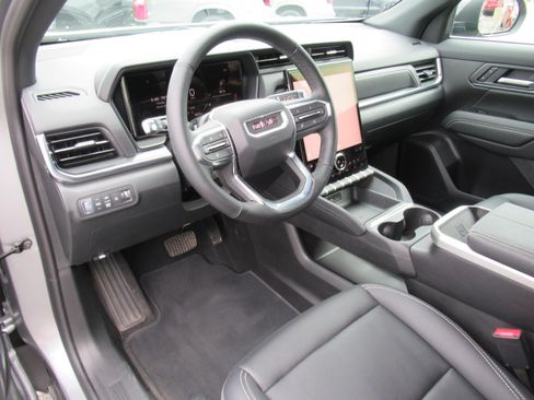 Used 2025 GMC Terrain Elevation w/ Elevation Premium Package AWD/4WD image 16