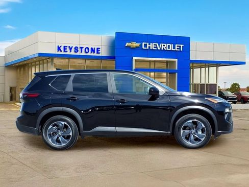 Used 2025 Nissan Rogue SV FWD image 8