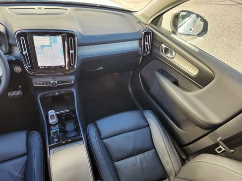 Certified 2023 Volvo XC40 B5 Ultimate w/ Climate Package image 14