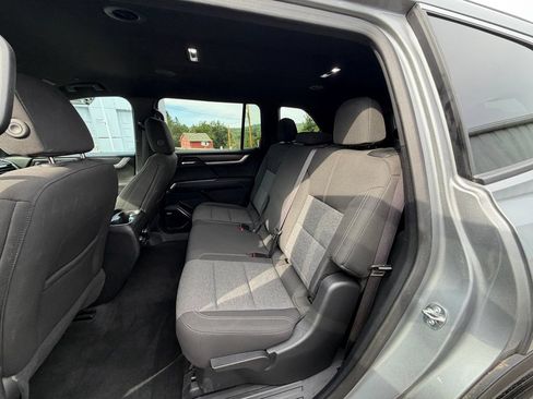 Used 2025 GMC Acadia Elevation AWD/4WD image 10