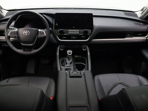 Certified 2025 Toyota Grand Highlander FWD image 24