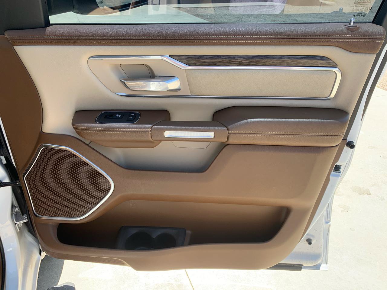Used 2019 RAM 1500 Laramie AWD/4WD image 15
