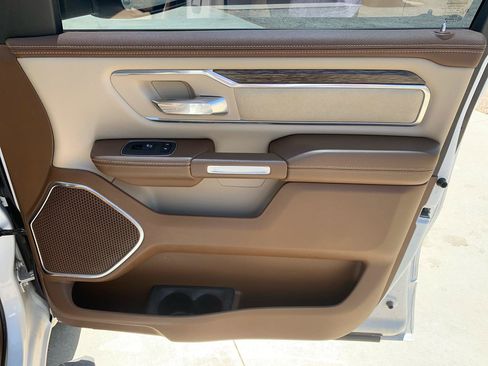 Used 2019 RAM 1500 Laramie AWD/4WD image 15
