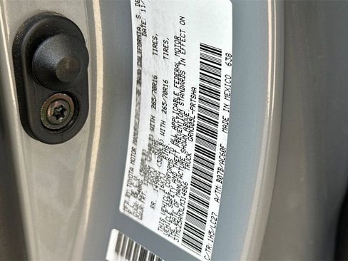 Used 2020 Toyota Tacoma TRD Off-Road image 31