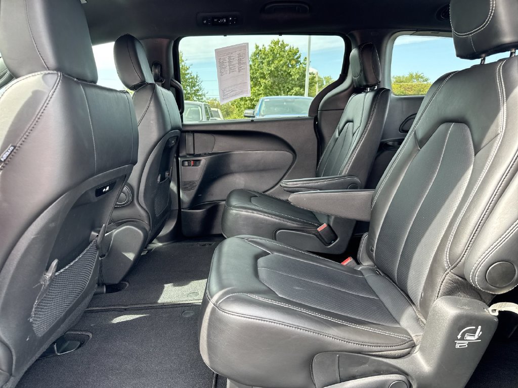 Used 2025 Chrysler Pacifica Select FWD image 22