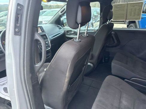 Used 2018 Dodge Grand Caravan SE image 27