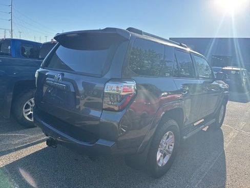 Used 2022 Toyota 4Runner SR5 Premium w/ Moonroof Package AWD/4WD image 5