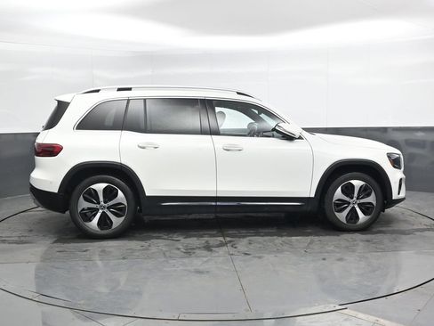 Used 2025 Mercedes-Benz GLB 250 4MATIC image 4