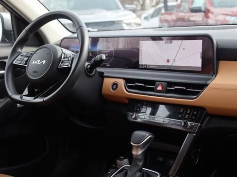 Certified 2024 Kia Seltos SX w/ SX Sunroof Package image 40