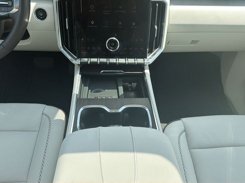 Used 2025 GMC Acadia Denali FWD image 17