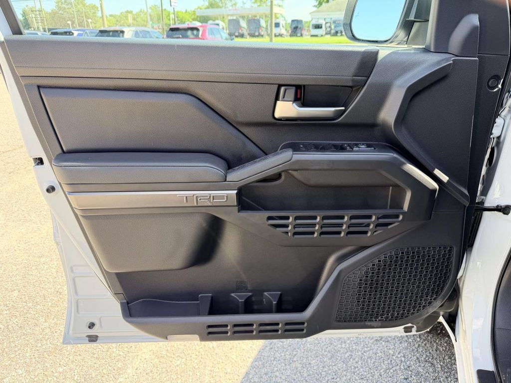 Certified 2025 Toyota Tacoma TRD Sport w/ TRD Sport Premium Package AWD/4WD image 17