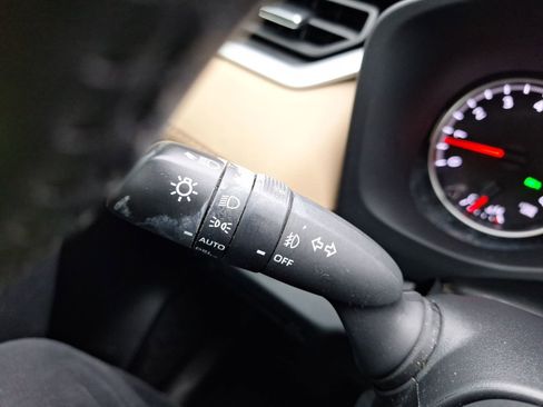 Used 2022 Toyota RAV4 XLE Premium image 23