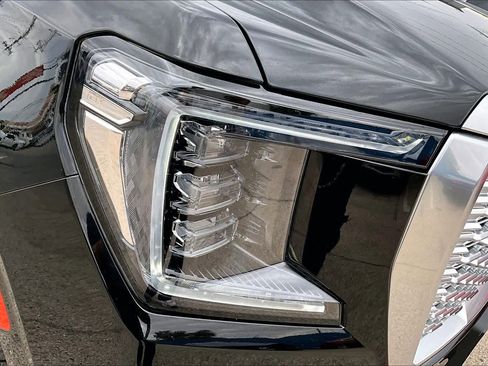 Used 2021 GMC Yukon Denali w/ Denali Premium Package image 27