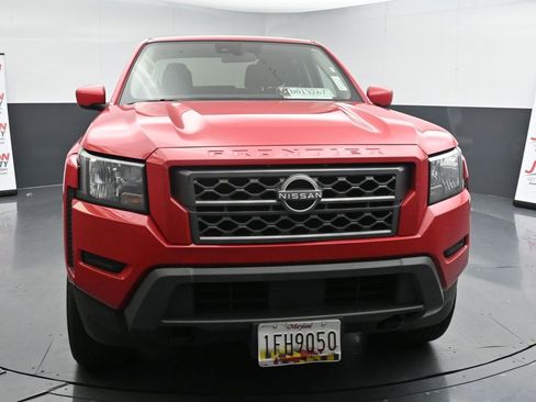 Used 2023 Nissan Frontier SV image 3