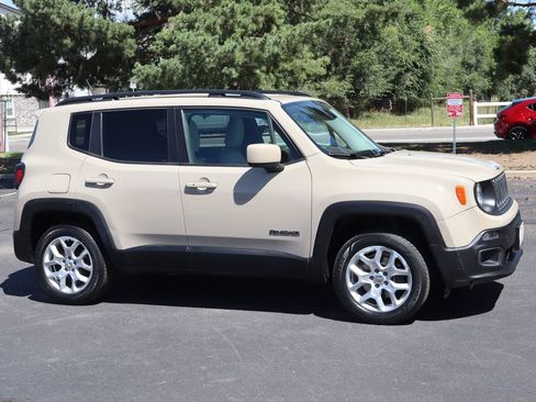 Used 2015 Jeep Renegade Latitude w/ Popular Equipment Group AWD/4WD image 2
