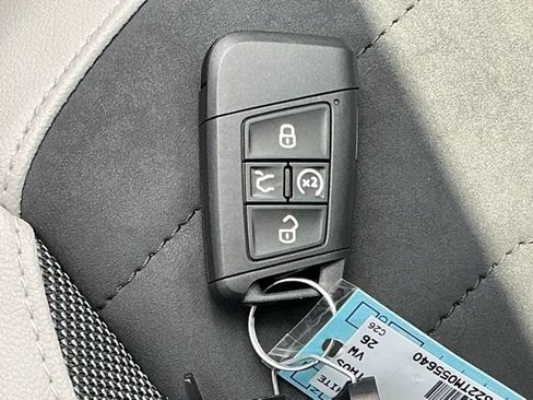 New 2026 Volkswagen Taos SE FWD image 29